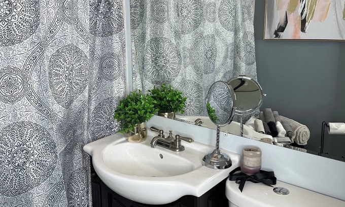 Broadview House | This 4 bedroom home is Cozy and Family friendly!