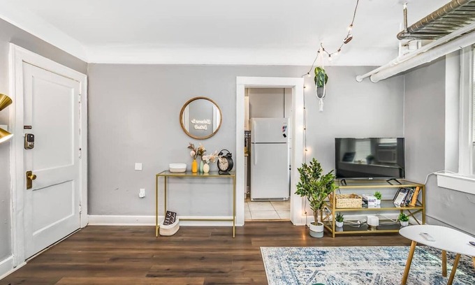Midtown Apartment | This apartment is a 1 bedroom(s), 1 bathrooms, located in Detroit, MI.