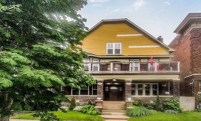 Midtown Apartment | This apartment is a 2 bedroom(s), 1 bathrooms, located in Detroit, MI.