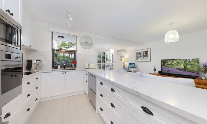 Coogee Apartment | This apartment is a 2 bedroom(s), 2 bathrooms, located in Coogee, NSW.