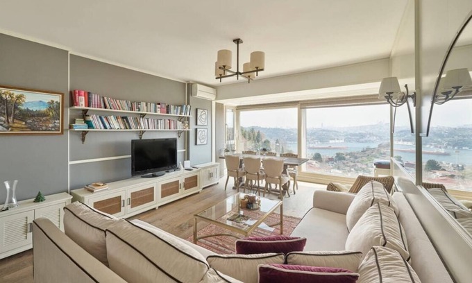 Arnavutkoy Apartment | This apartment is a 2 bedroom(s), 2 bathrooms, located in Beşiktaş, İstanbul.