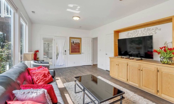 Riverton Apartment | This apartment is a 2 bedroom(s), 1 bathrooms, located in Riverton, UT.