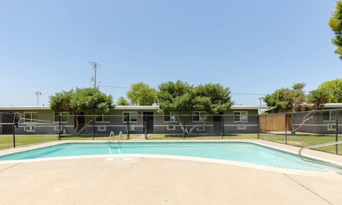 Southwest Village Apartment | This apartment is a 2 bedroom(s), 1 bathrooms, located in Scottsdale, AZ.
