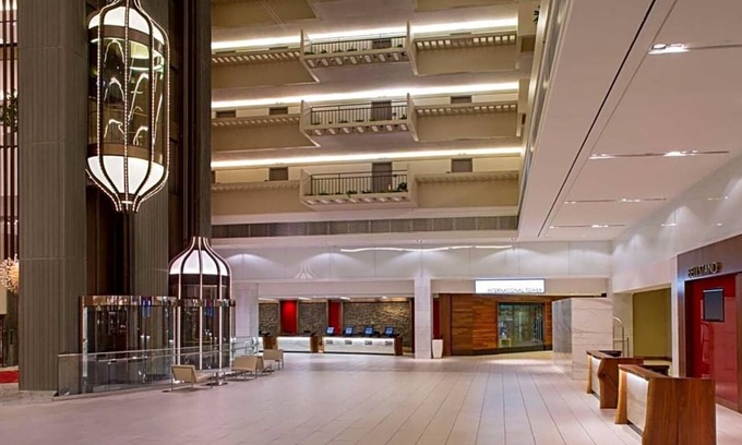 Peachtree Center Apartment | This Atlanta Hyatt Regency is 7 minutes’ walk from World of Coca-Cola and the Georgia Aquarium .