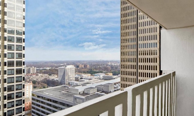 Peachtree Center Apartment | This Atlanta Hyatt Regency is 7 minutes’ walk from World of Coca-Cola and the Georgia Aquarium .