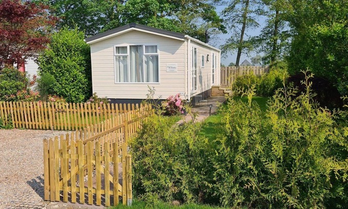 Sint Maarten House | This brand new chalet is located on the edge of the park with a view of the meadows and the Valkogerdijk. It has an enclosed garden with a lovely terrace.