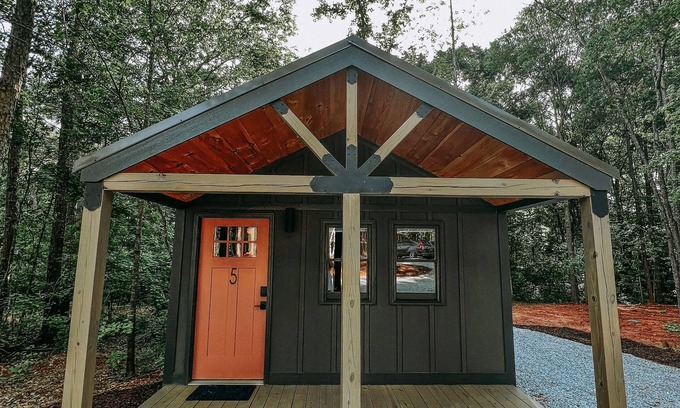 Hartwell RV Rental | This campground is a 1 bedroom(s), 1 bathrooms, located in Hartwell, GA.