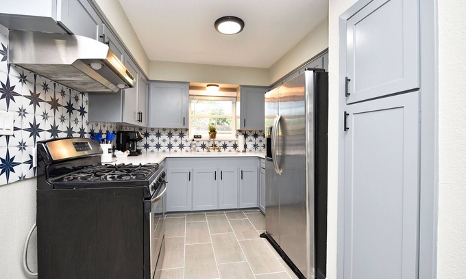Sharpstown House | This charming 3 bedroom,1.5 bathroom home is the perfect place to relax!