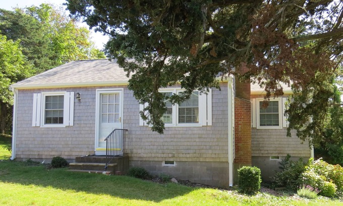 East Orleans House | This Cottage Delights in Nauset Heights. Near Mill Pond, Nauset Beach & Priscilla Beach