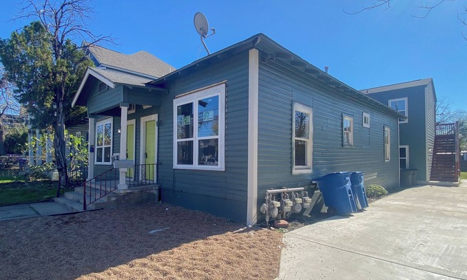 Government Hill Apartment | This duplex is a 1 bedroom(s), 1 bathrooms, located in San Antonio, TX.