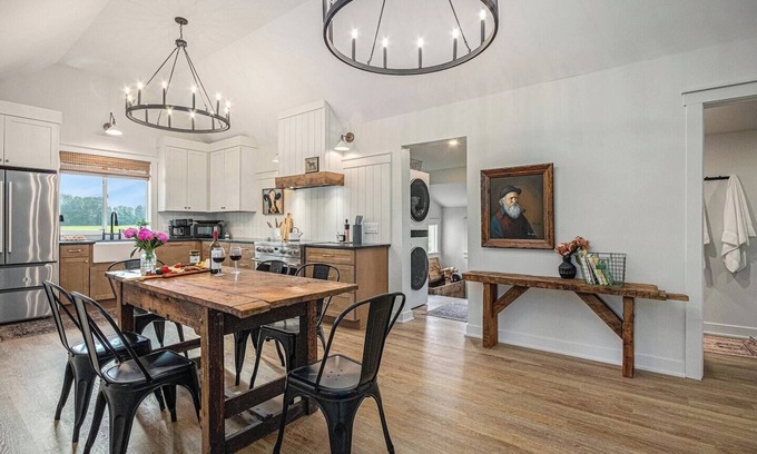 South Haven House | This house is a 2 bedroom(s), 2 bathrooms, located in South Haven, MI.