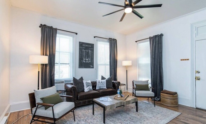 Frankfort House | This house is a 2 bedroom(s), 1 bathrooms, located in Frankfort, KY.