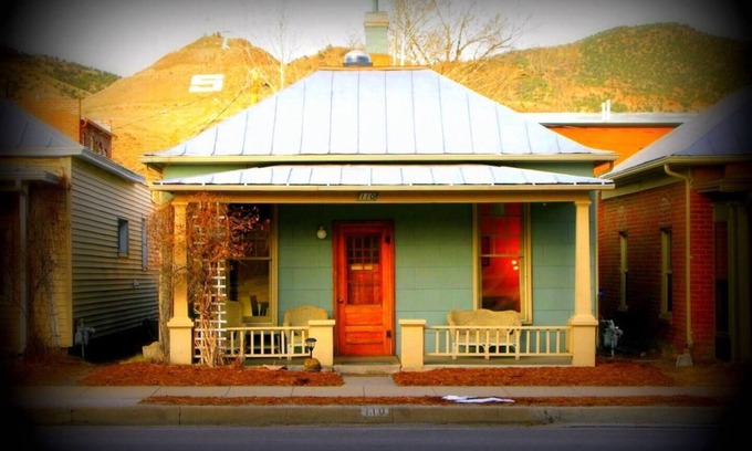 Salida House | This house is a 2 bedroom(s), 1 bathrooms, located in Salida, CO.