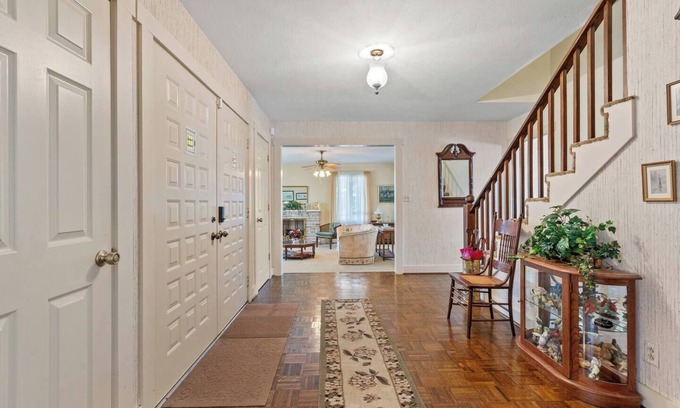 Frankfort House | This house is a 3 bedroom(s), 3 bathrooms, located in Frankfort, KY.
