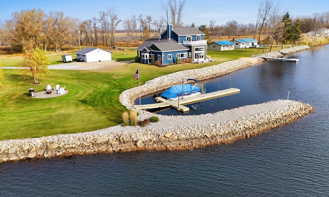 Oconto House | This house is a 3 bedroom(s), 2 bathrooms, located in Oconto, WI.