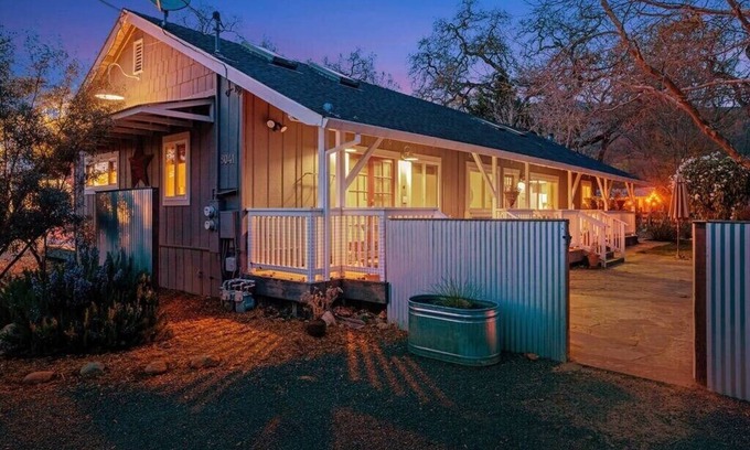 Kenwood House | This house is a 4 bedroom(s), 2.5 bathrooms, located in Santa Rosa, CA.