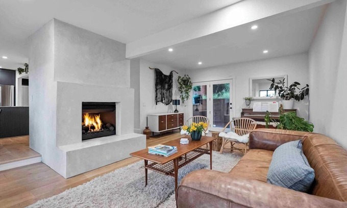 Santa Rosa House | This house is a 4 bedroom(s), 3 bathrooms, located in Santa Rosa, CA.