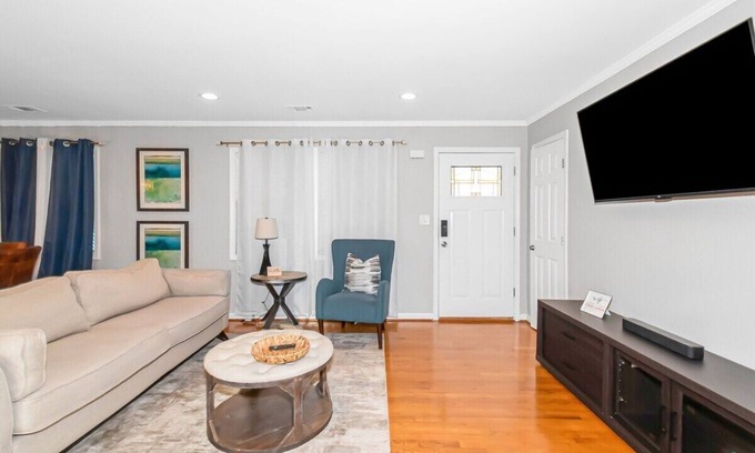 Church Street House | This house is a 5 bedrooms, 3 bathrooms, located in Atlanta, GA.