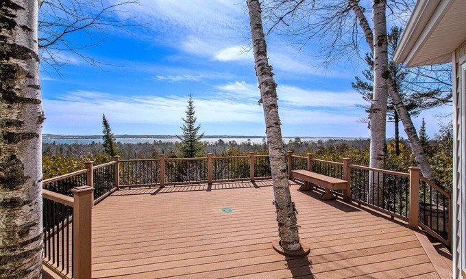 Harbor Springs House | This house is a 3 bedroom(s), 2 bathrooms, located in Harbor Springs, MI.