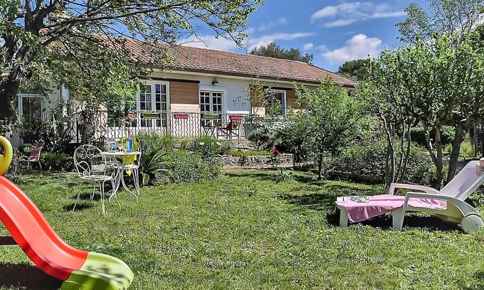 Mornas House | This independent vacation home is located in the hills of the old village of Mornas.