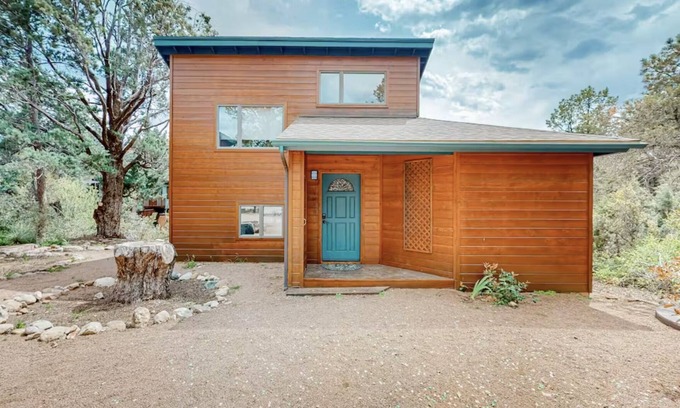 Sedona House | This loft style home is a perfect romantic getaway! Near to shopping and hiking!