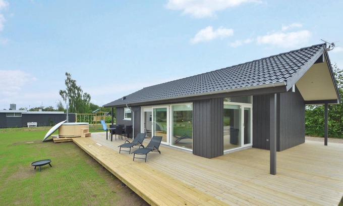 Fynshav House | This lovely vacation home is built in 2019 and has a great location overlooking the Little Belt.