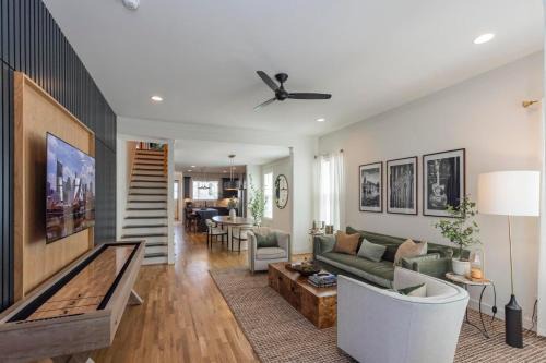 Eighth Avenue House | This Must Be The Place