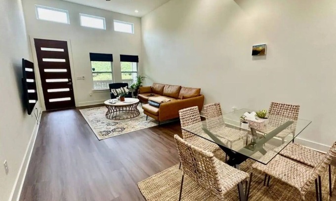 Cherrywood Apartment | This room is a 1 bedroom(s), 1 bathrooms, located in Austin, TX.