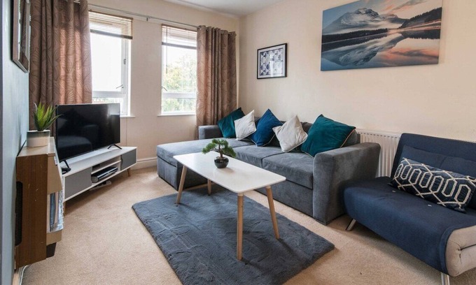 Woodthorpe Apartment | This serviced apartment is a 2 bedroom(s), 1 bathrooms, located in Mapperley, England.