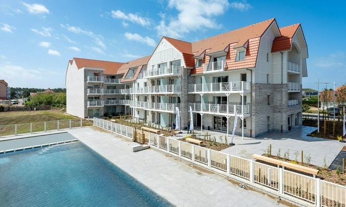 Camiers Apartment | This suite is equipped with a bedroom with a double bed & 2 sleeping corners of which one with a bunk bed and one with 2 single beds.