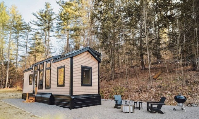 Chester Apartment | This tiny house is a 1 bedroom(s), 1 bathrooms, located in Chester, VT.