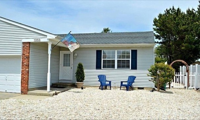 Village Green House | This Village Green Twin offers the perfect oasis for your next Cape May vacation.