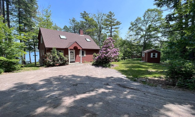 Harpswell House | This waterfront Cundy's Harbor classic is the perfect spot for family and friends.