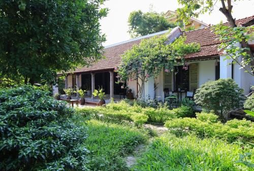 Hoa Lu Hotel | Thom's House