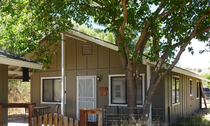 Cornville House | Thoughtful and modern comforts in a quiet ranch getaway