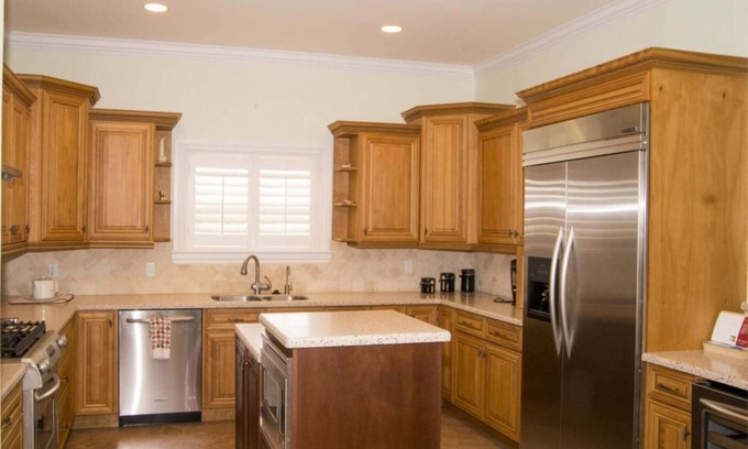 West End Apartment | Three Bedroom Home in West End OBB