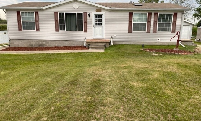 Harsens Island House | Three Bedroom 2 Full Bath Island Rental Relaxing Escape on Krispen Bluewater