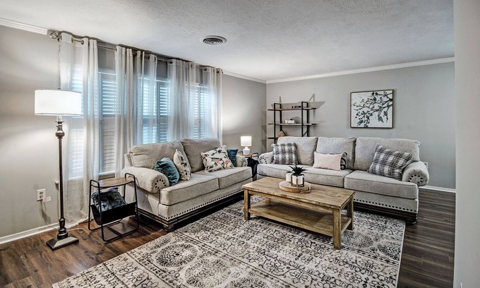 Flowood House | Three Bedroom Getaway By The Reservoir