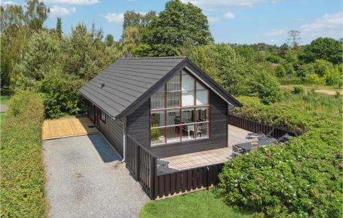 Handrup Strand House | Three-Bedroom Holiday Home In Ebeltoft