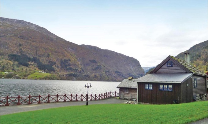 Granvin House | Three-Bedroom Holiday Home in Gravin