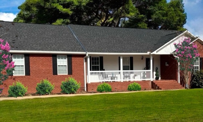 Oxford House | Three bedroom house in Oxford just minutes from Choccolocco Park and Talladega