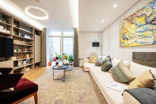 London City Centre House | Three Bedroom, Leicester Square Duplex