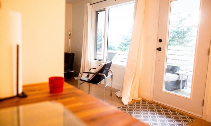 Central Okanagan House | Three Lakes Vacation Suite.Enjoy life along the “Scenic Sip”