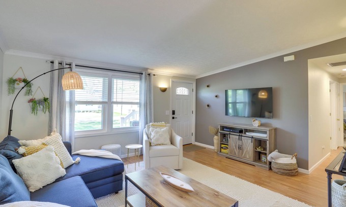 Three Oaks Cottage | Three Oaks Home w/Guest House - 8 Mi to Beach!
