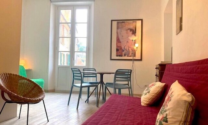 Finalborgo Apartment | Three rooms apartment in the main square of Finalborgo