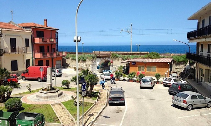 Gioiosa Marea Apartment | Three Steps from the Sea with Free Parking