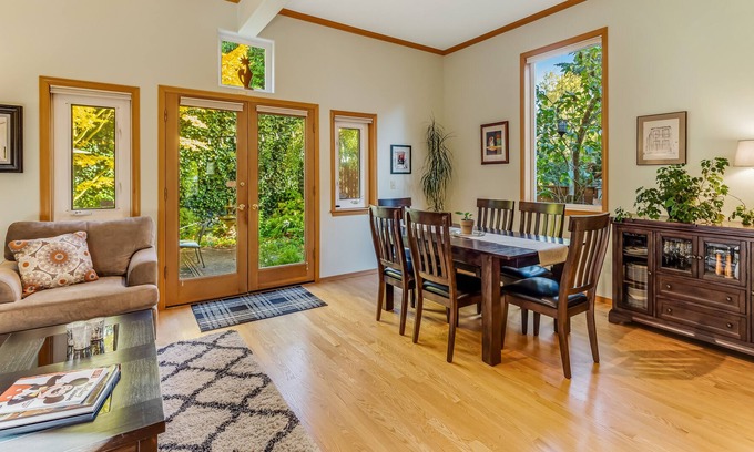 Phinney Ridge House | Three-story home with city view deck, garden & washer/dryer