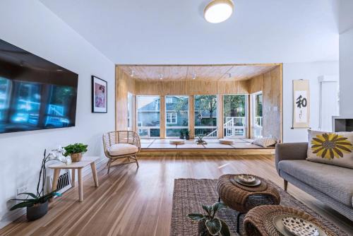 West Side House | Three-Tree Villa-Central Location