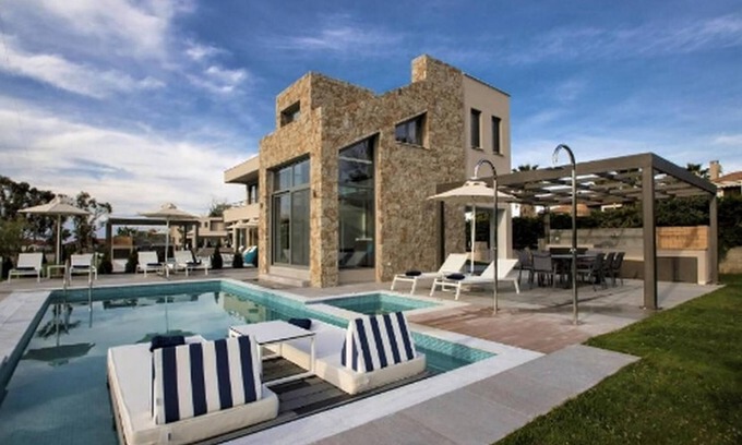 Pefkochori Villa | Thrilling Halkidiki Villa | Villa Éomer | 4 Bedrooms | Spacious Furnished Sun.