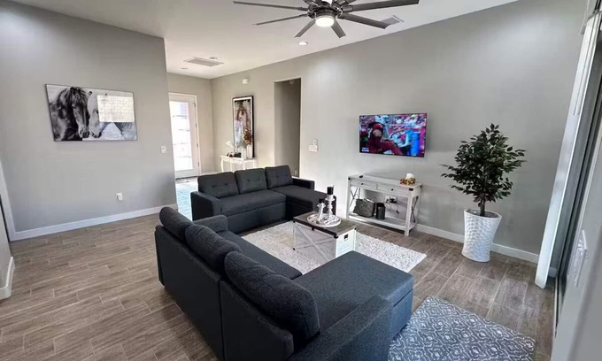 Bullhead City House | Thumbs Up!